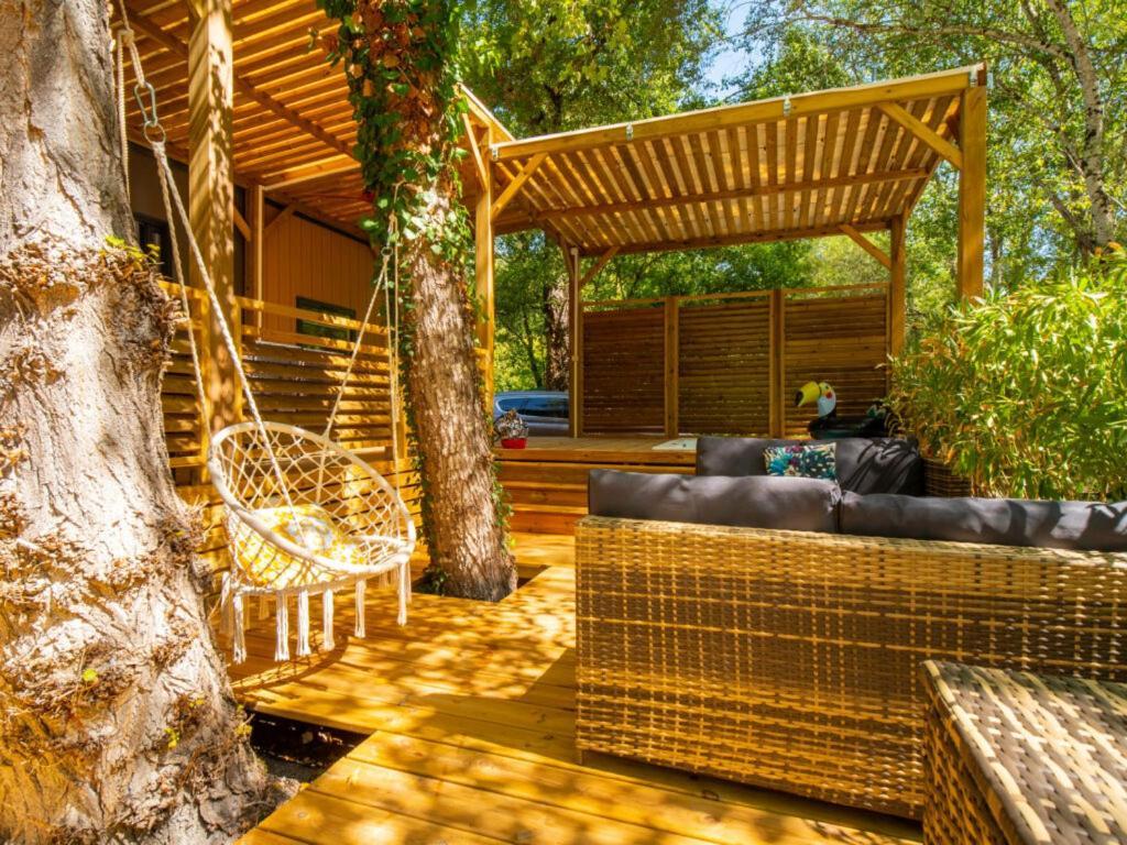 Camping Hotel Les Rives Du Loup Tourrettes-sur-Loup Exterior photo